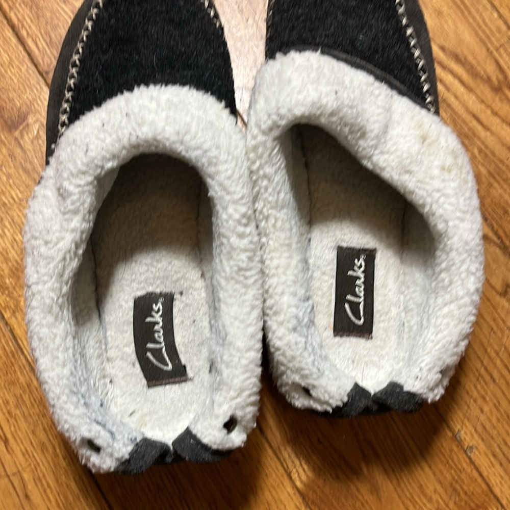 Clarks | women’s slippers with leather upper and Sherpa lining shoe size 8 - Picture 2 of 11